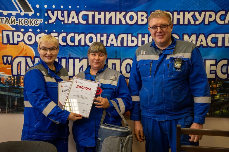 Лучшие контролеры в производстве черных металлов (победитель Оксана Бредихина).