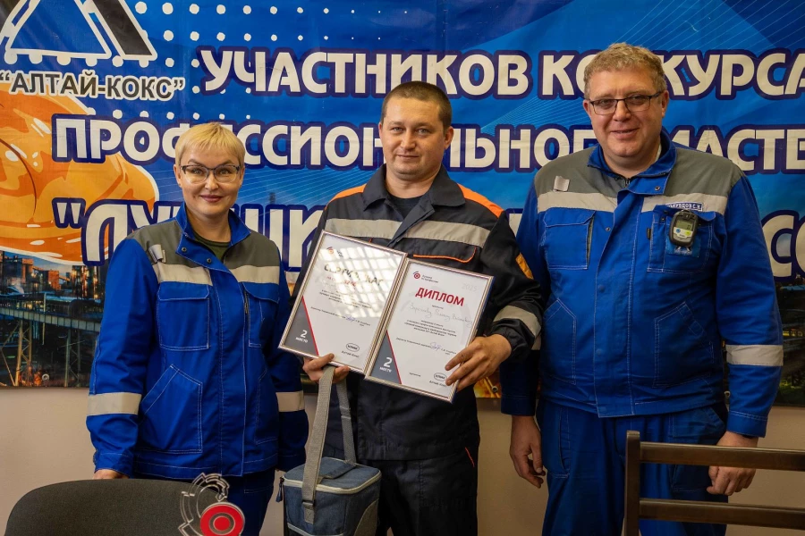 Лучшие контролеры в производстве черных металлов (Роман Заречнев занял второе место).