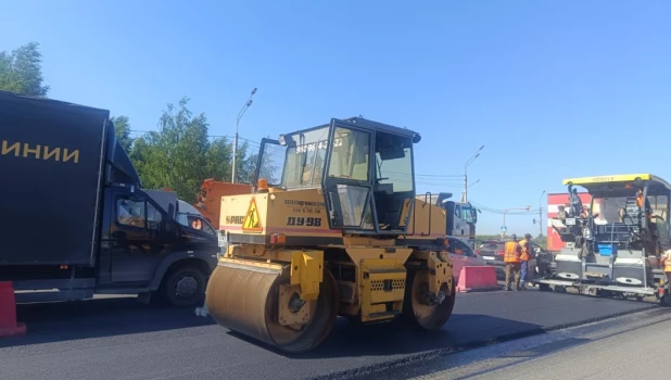 Продолжается ремонт Павловского тракта в Барнауле
