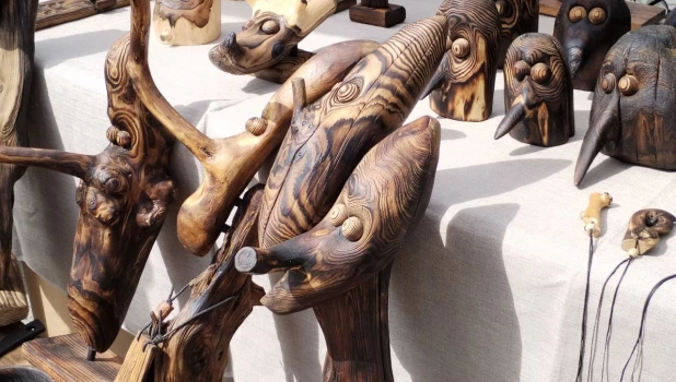 Конь в пальто и другие чудеса: что необычного ждет гостей на ярмарке «Чудики» в Сростках