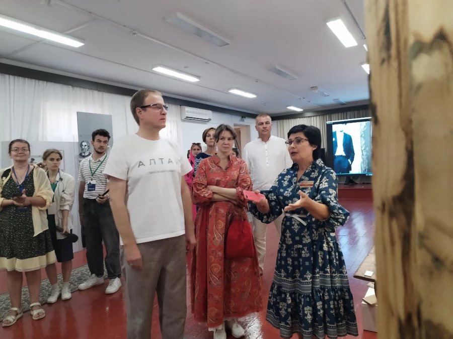 Глава региона посетил мемориальный комплекс и уникальную выставку к юбилею Есенина