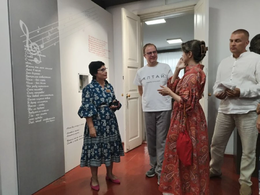 Глава региона посетил мемориальный комплекс и уникальную выставку к юбилею Есенина