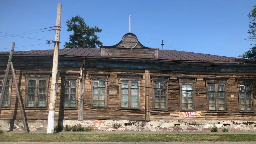 Бывшая Зайчанская школа. Здание на ул. Анатолия, 241.