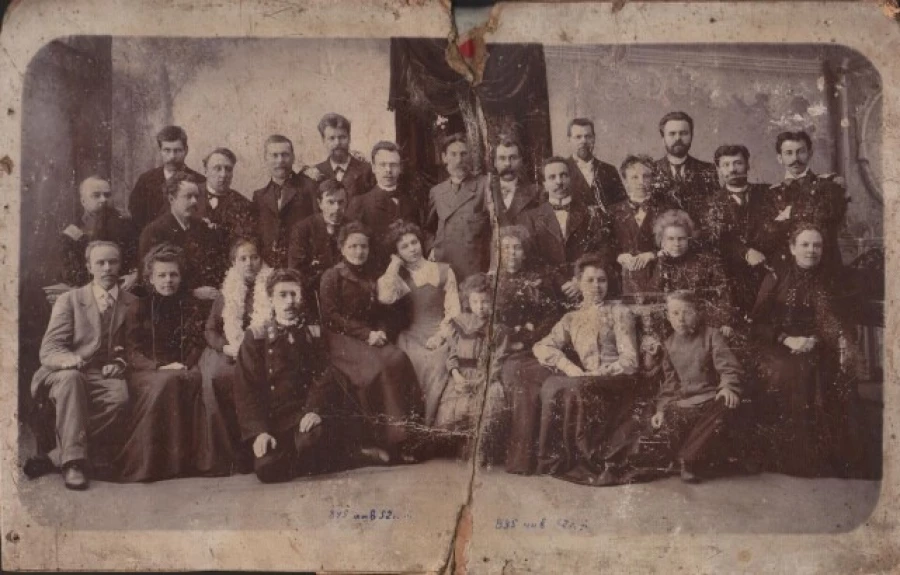 Любительская театральная группа Народного дома. Василий Штильке - в центре второго ряда (стоит).