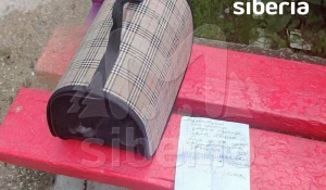 Мальчик оставил кошку на лавочке, чтобы защитить от избиений дома.