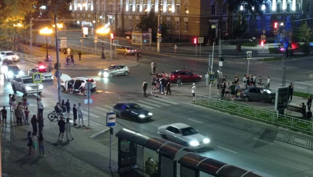 В центре Барнаула произошло серьезное ДТП