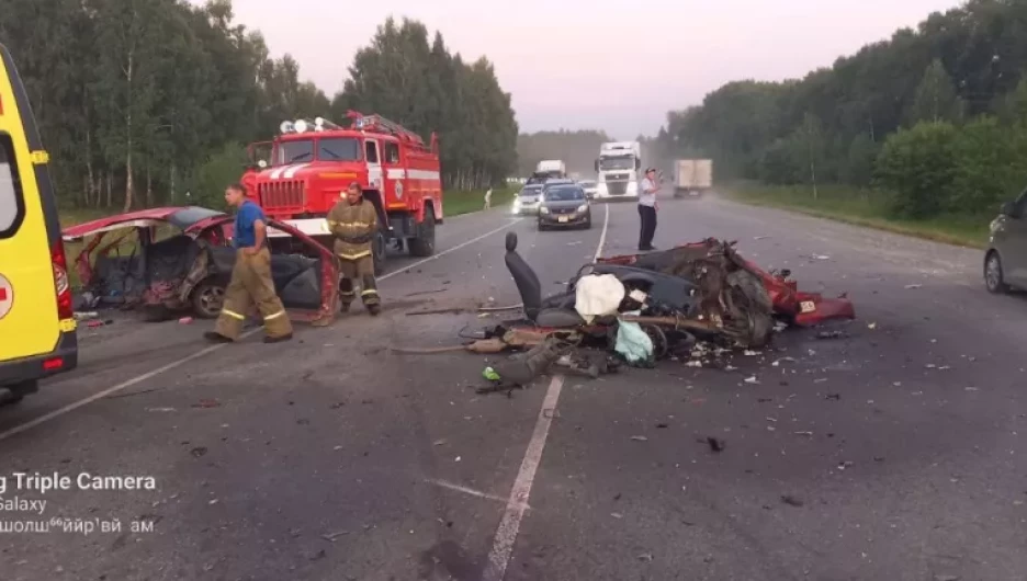 В смертельном ДТП машину разорвало пополам