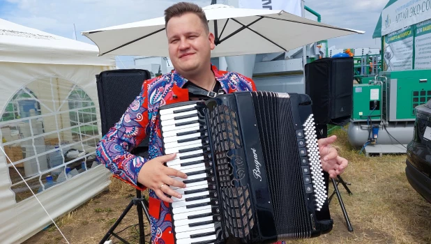 День сибирского поля на Алтае.