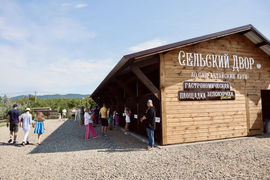 В Белокурихе открыли мини-ферму. 