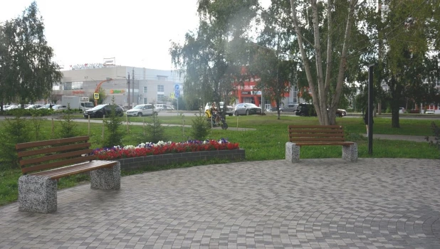 Сквер на улице Антона Петрова в Барнауле приобретает новый облик
