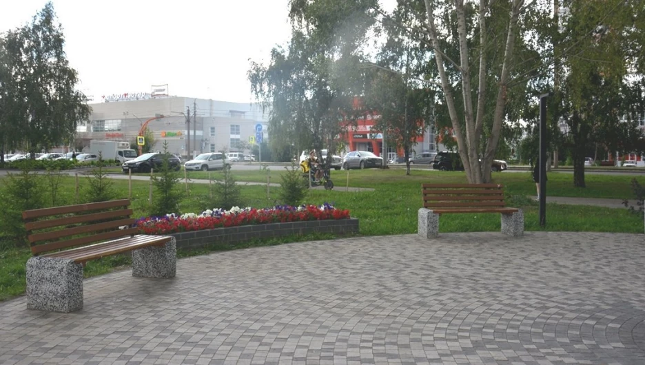 Сквер на улице Антона Петрова в Барнауле приобретает новый облик