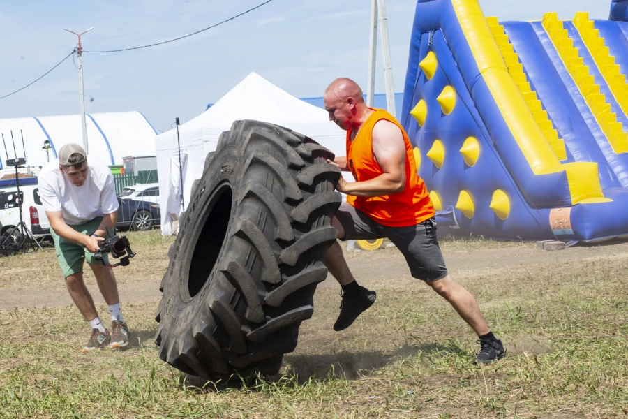 Четвертые фермерские игры на Дне сибирского поля 2025.