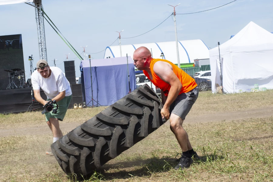 Четвертые фермерские игры на Дне сибирского поля 2025.