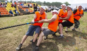 Четвертые фермерские игры на Дне сибирского поля 2025.