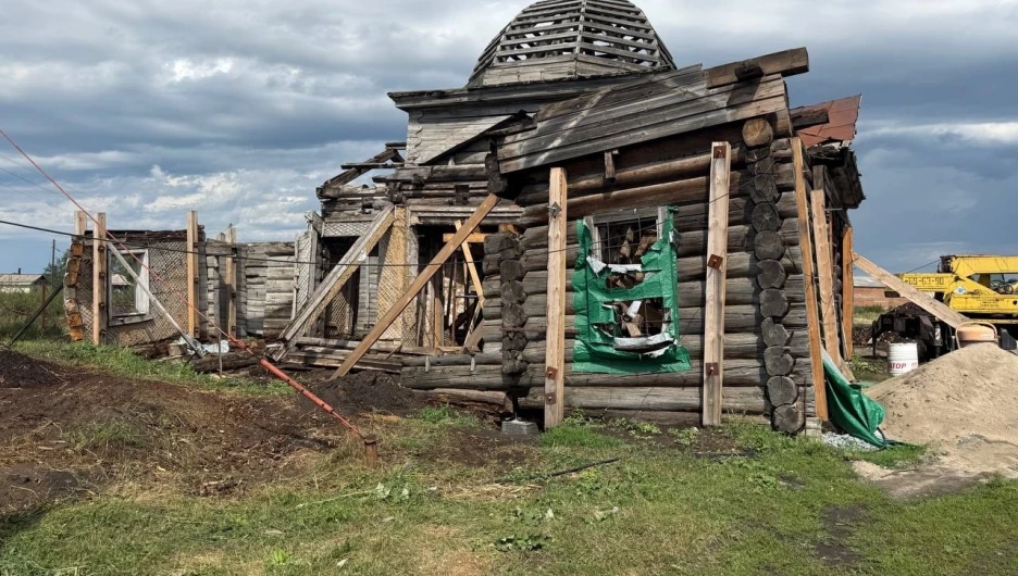 Краеведы-волонтеры начали реставрацию церкви в селе Волчно-Бурлинском.