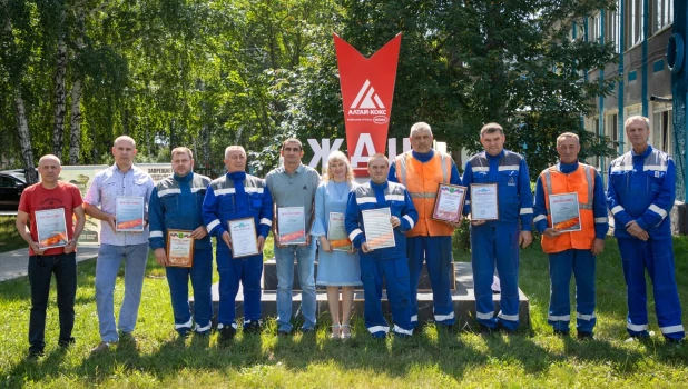 Награжденные сотрудники ЖДЦ.