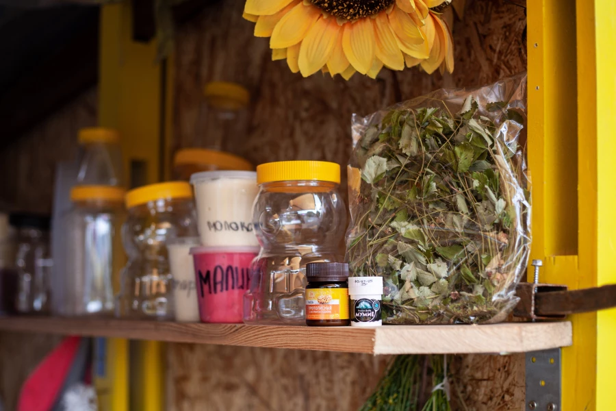 Медовая ярмарка на площади Сахарова. Мед