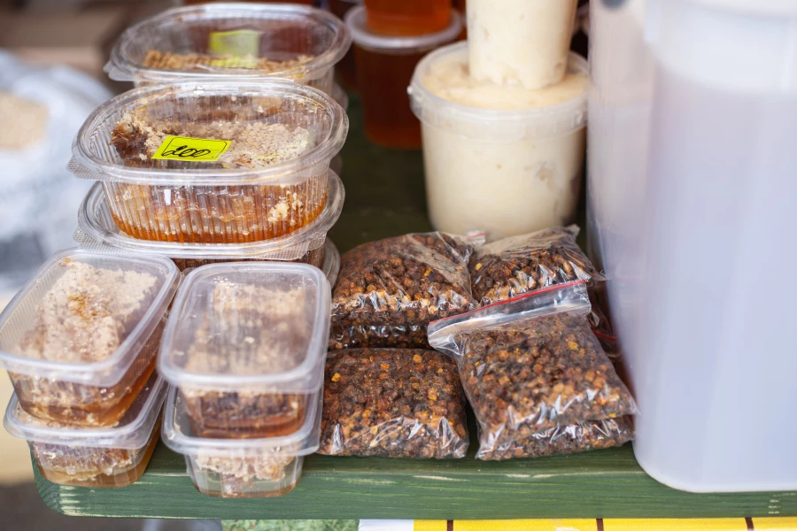 Медовая ярмарка на площади Сахарова. Мед