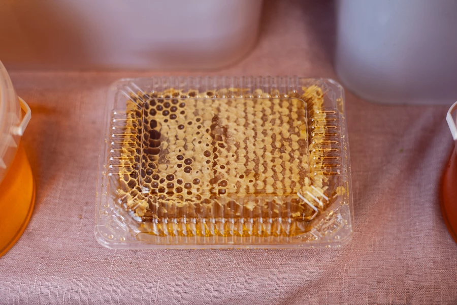 Медовая ярмарка на площади Сахарова. Мед