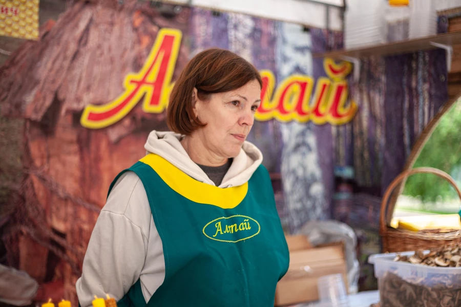 Медовая ярмарка на площади Сахарова. Мед