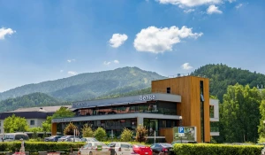 Ресторан «Белка», г. Белокуриха (пано­рам­ное остекление ГК «АКТО»).