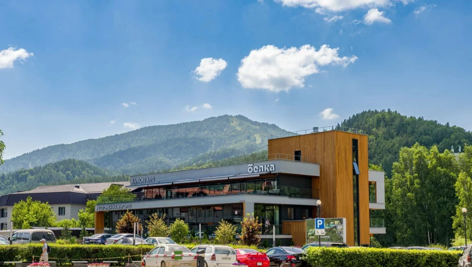 Ресторан «Белка», г. Белокуриха (пано­рам­ное остекление ГК «АКТО»).