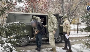 В Алтайском крае мужчину приговорили к 13 годам лишения свободы за участие в терроризме и вербовку.