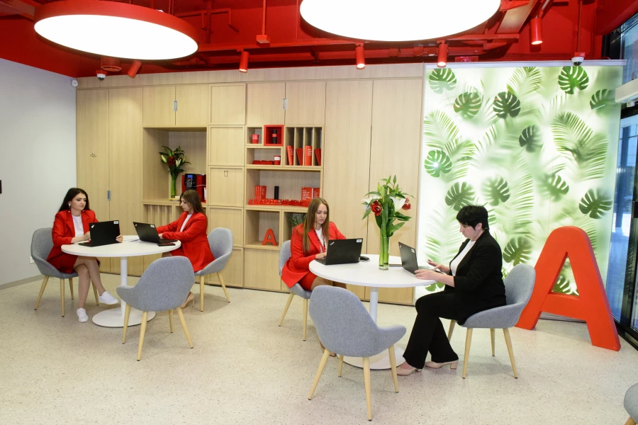 Альфа-Банк.