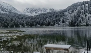 Августовский снег на Каракольских озерах.