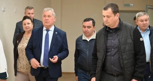 Александр Романенко оценил ход капремонта в Бобровской средней общеобразовательной школе Первомайского района.