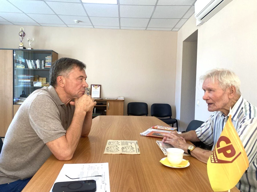 Александр Терентьев ведет личный прием граждан.