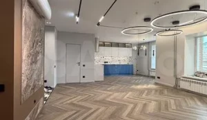 «Идеальную» квартиру с пятнистой кухней продают в Барнауле за 37,5 млн рублей.