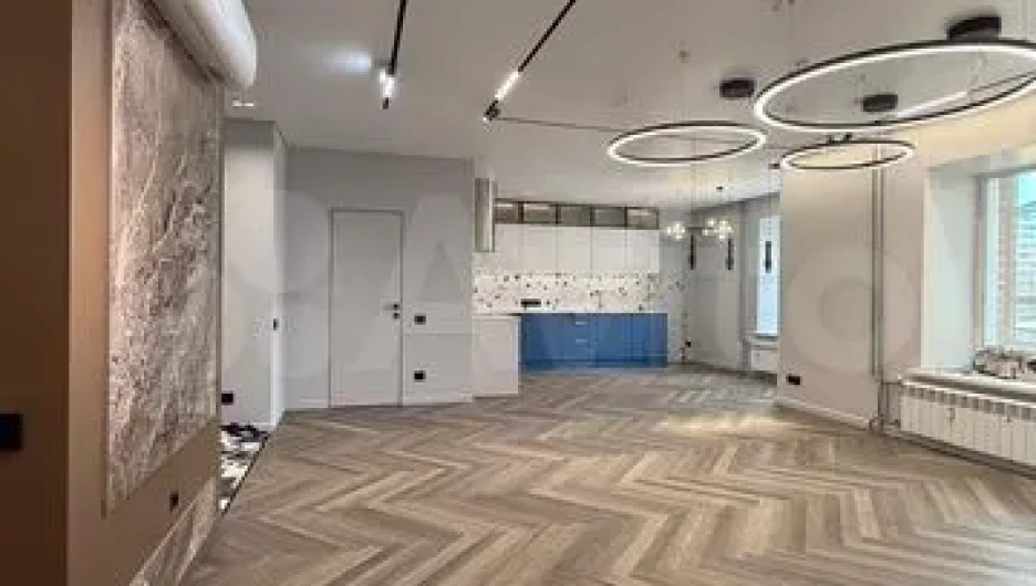 «Идеальную» квартиру с пятнистой кухней продают в Барнауле за 37,5 млн рублей.