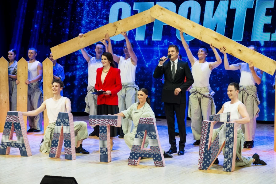 Концерт, посвященный Дню строителя.