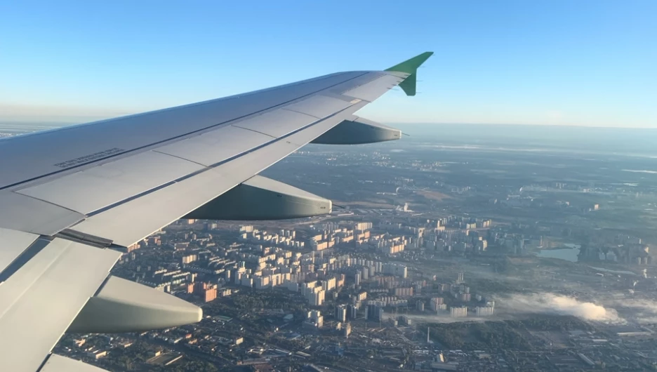 Крыло самолета S7.