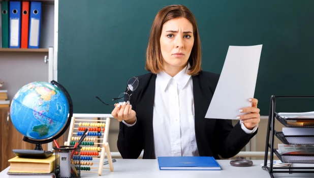 Педагог, учитель.