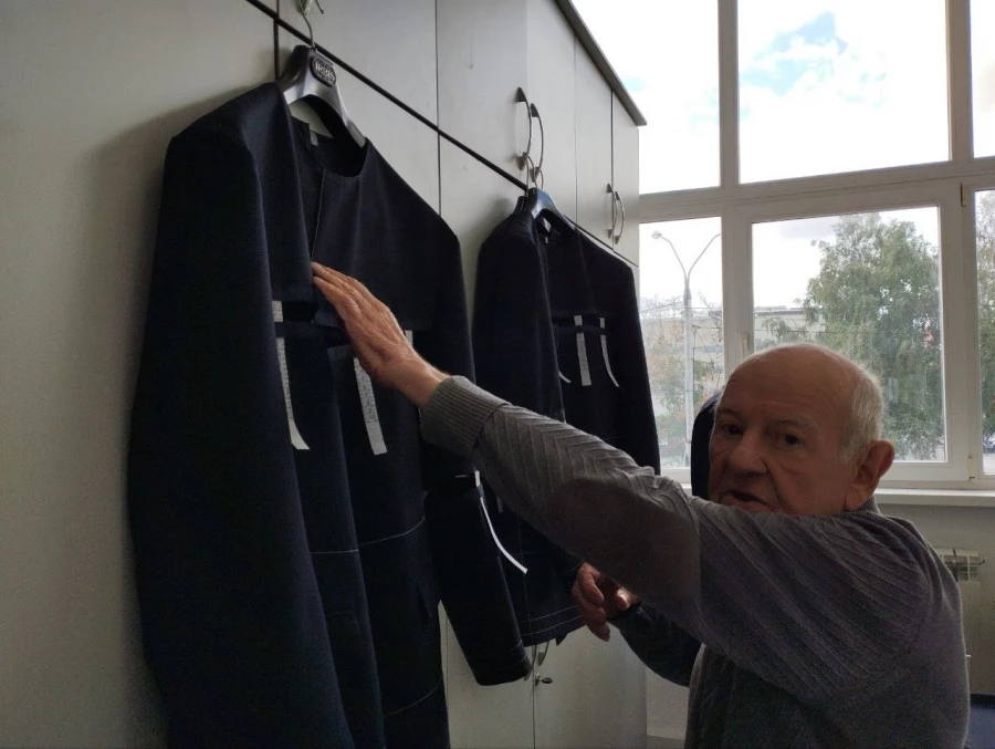 Портной Иконников. Легкая промышленность. Шитье