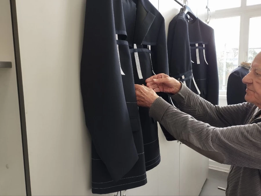 Портной Иконников. Легкая промышленность. Шитье