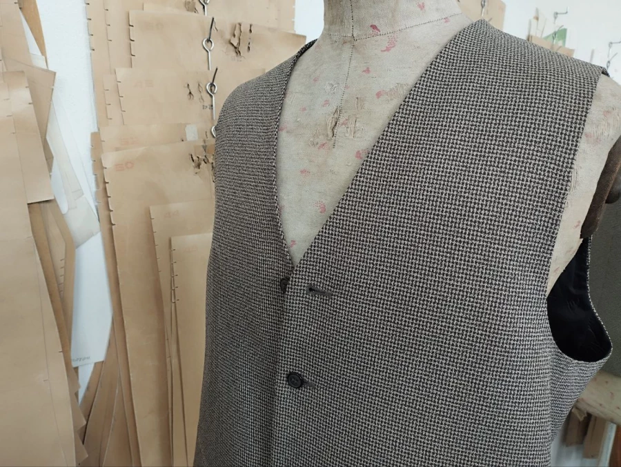 Портной Иконников. Легкая промышленность. Шитье