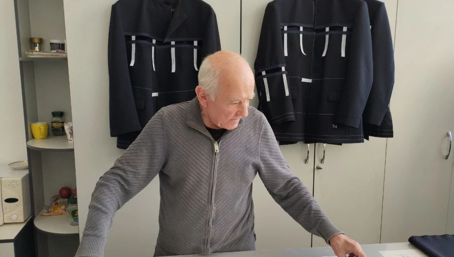 Портной Иконников. Легкая промышленность. Шитье