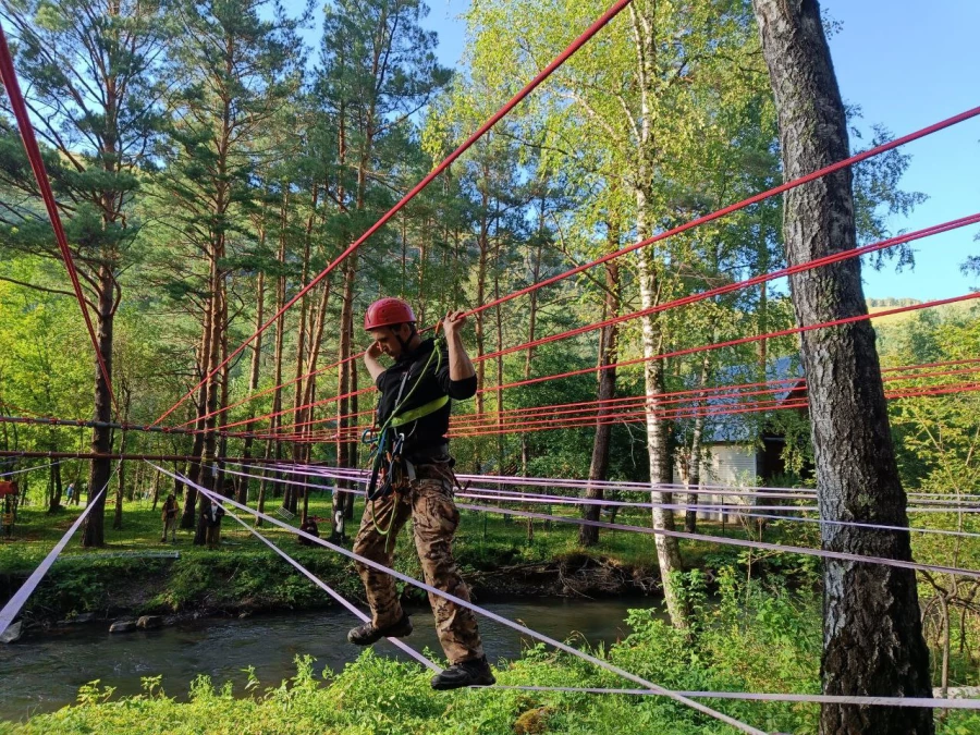 Переправа по параллельным перилам