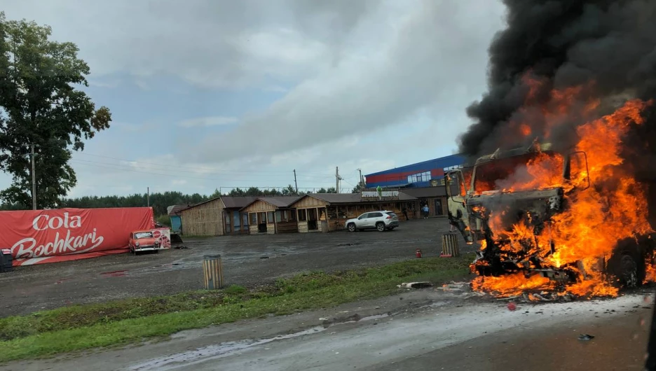 КамАз загорелся под Бийском. 
