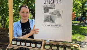 Жительница Барнаула создала коллекцию свечей с запахом истории Горного города.