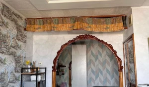 Квартира с зеркалом на потолке. 