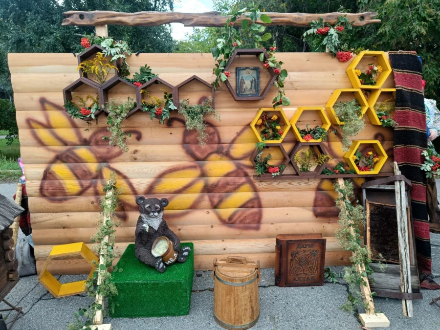 Фотозона на фестивале &quot;Медовый Спас на Алтае&quot;