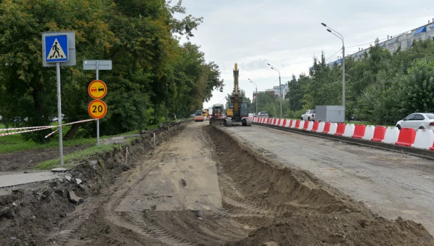 Работы на пересечении Павловского тракта с улицей Попова.