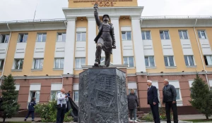 Торжественное открытие памятника строителям Алтая.