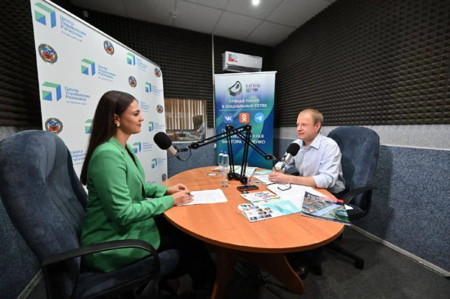 Прямая линия с губернатором Алтайского края Виктором Томенко.