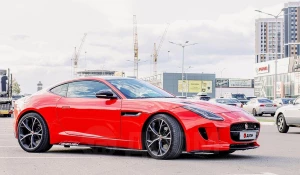 В Барнауле продают самую яркую машину, которую вы могли видеть.