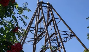 Грандиозное колесо обозрения уже поражает своей высотой 